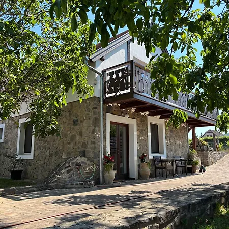 Toeredek Bed and Breakfast *
